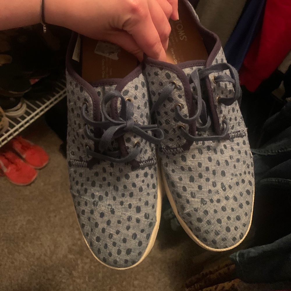 Toms sneakers